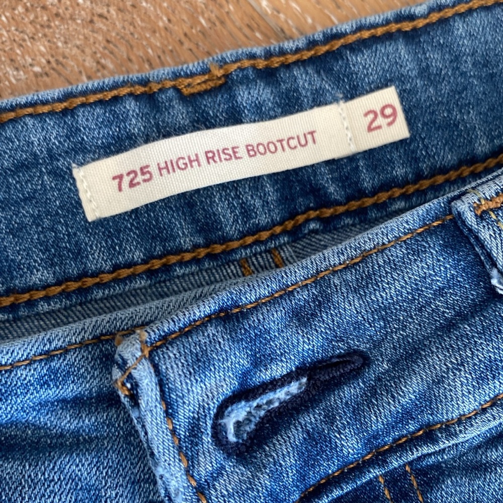 LEVI’S 725 High Rise Bootcut Distressed 8/29 (like new!) - Picture 3 of 14